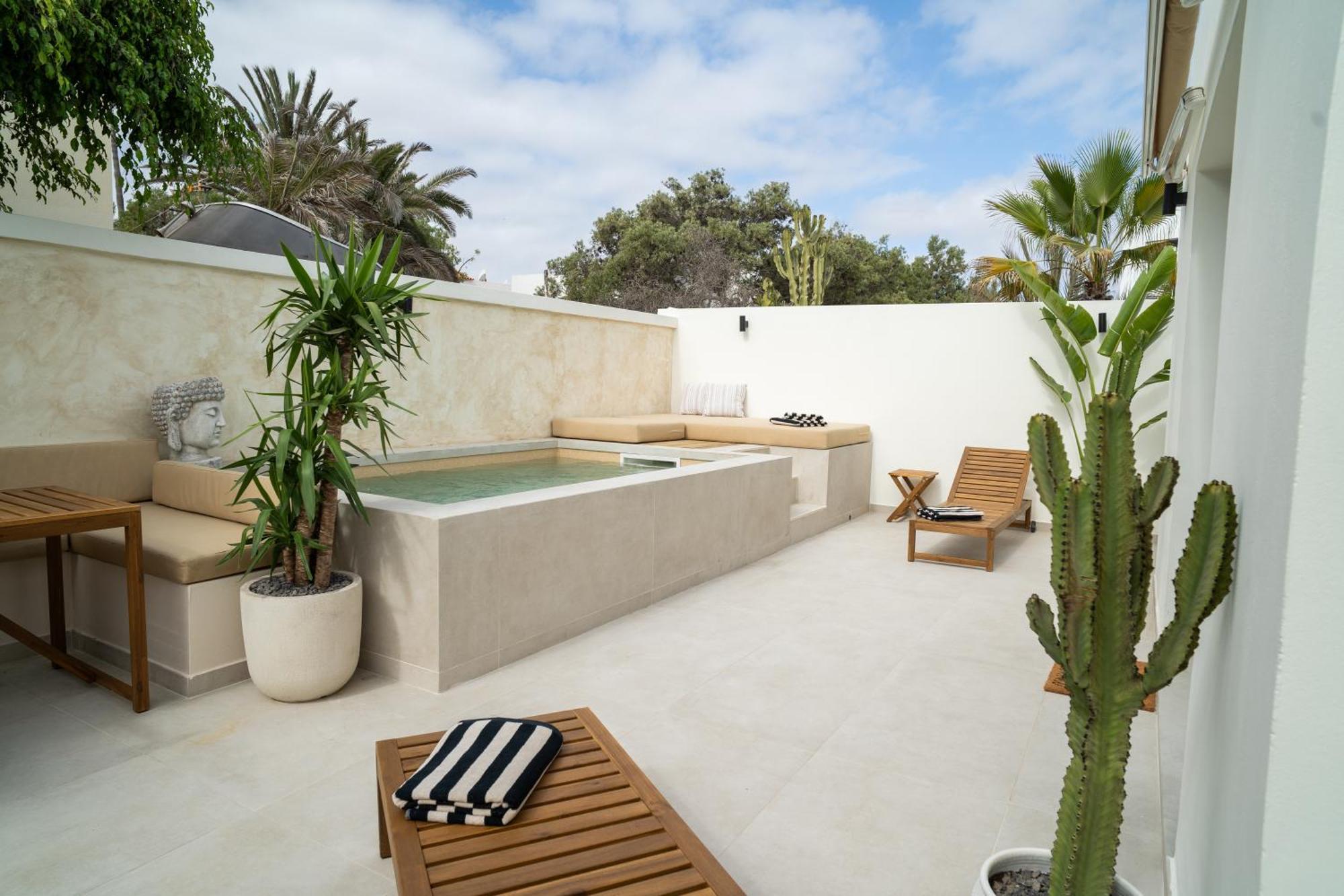 Urban Chill Private Pool By Holidays Appartement *